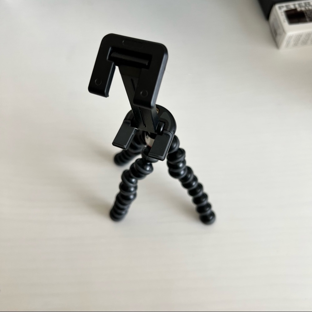 Phone stand - Picture 2 of 4